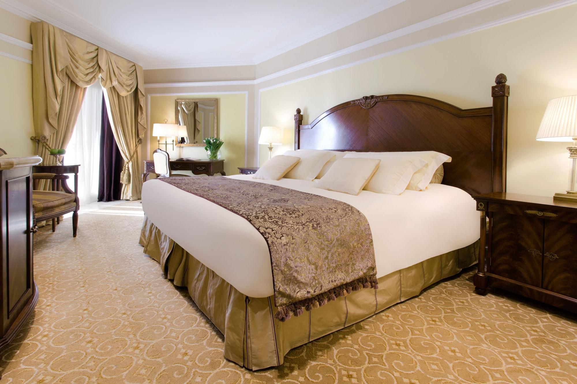 ザ リージェンシー ホテル クウェート エクステリア 写真 A guest room at the Four Seasons Hotel
