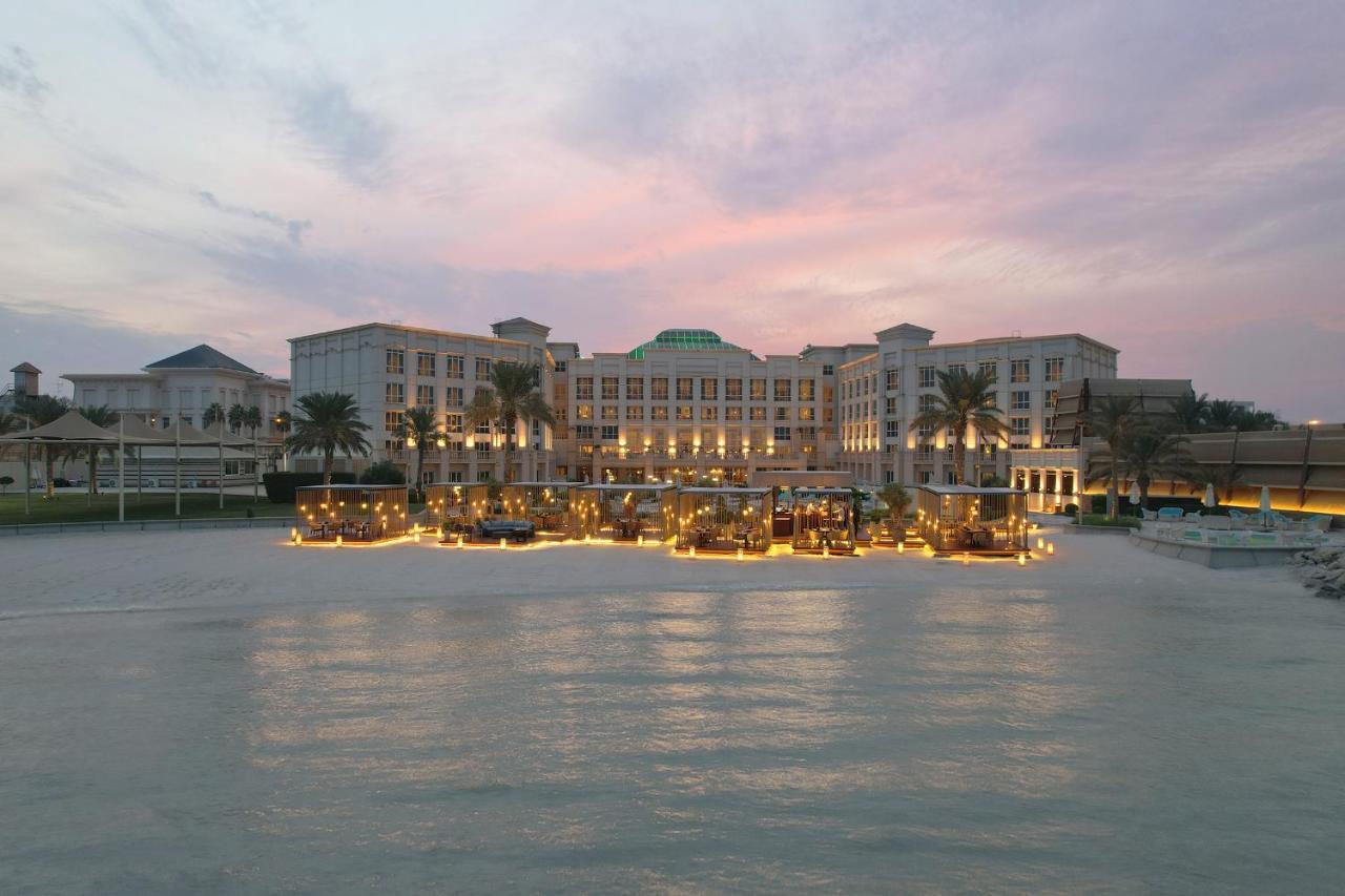 ザ リージェンシー ホテル クウェート エクステリア 写真 The Fairmont Hotel in the evening