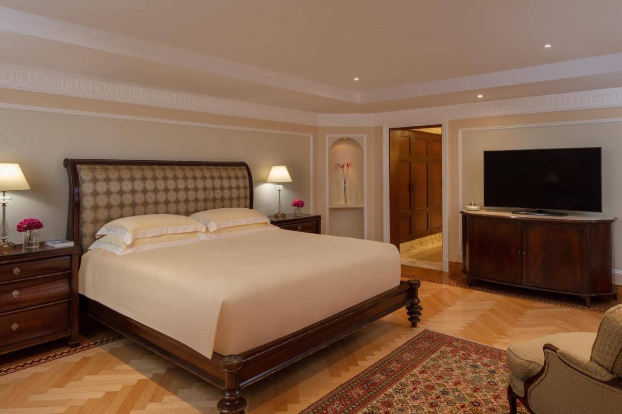ザ リージェンシー ホテル クウェート エクステリア 写真 A bedroom at the Taj Mahal Palace
