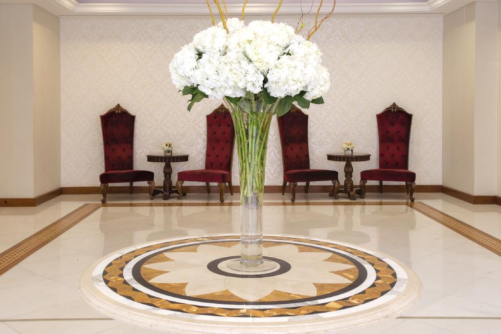 ザ リージェンシー ホテル クウェート エクステリア 写真 The lobby of the hotel