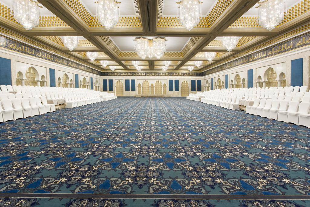 ザ リージェンシー ホテル クウェート エクステリア 写真 The interior of the main hall